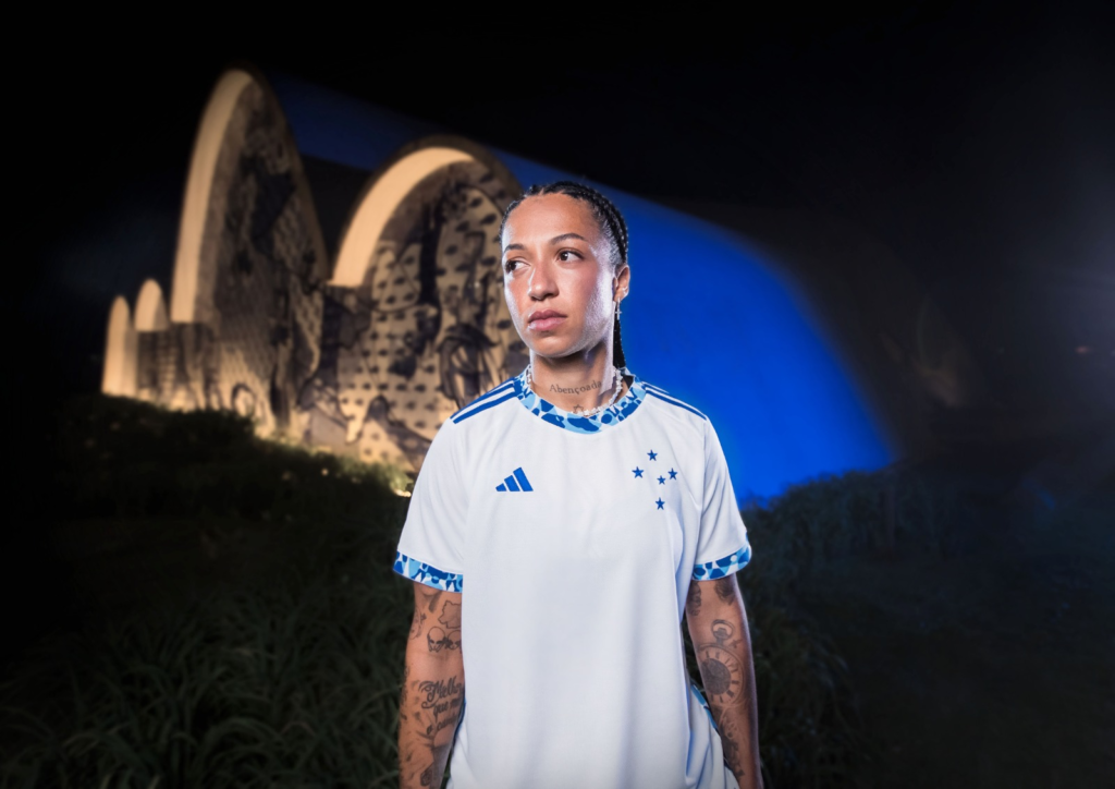 Com inspiração na Igreja da Pampulha, adidas e Cruzeiro apresentam nova camisa para temporada 2024